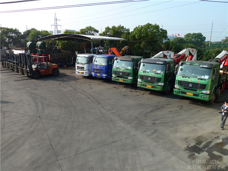 廠區起重設備停放處