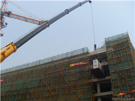 冰水機遠距離吊裝上樓工程 冰水機遠距離吊裝上樓工程