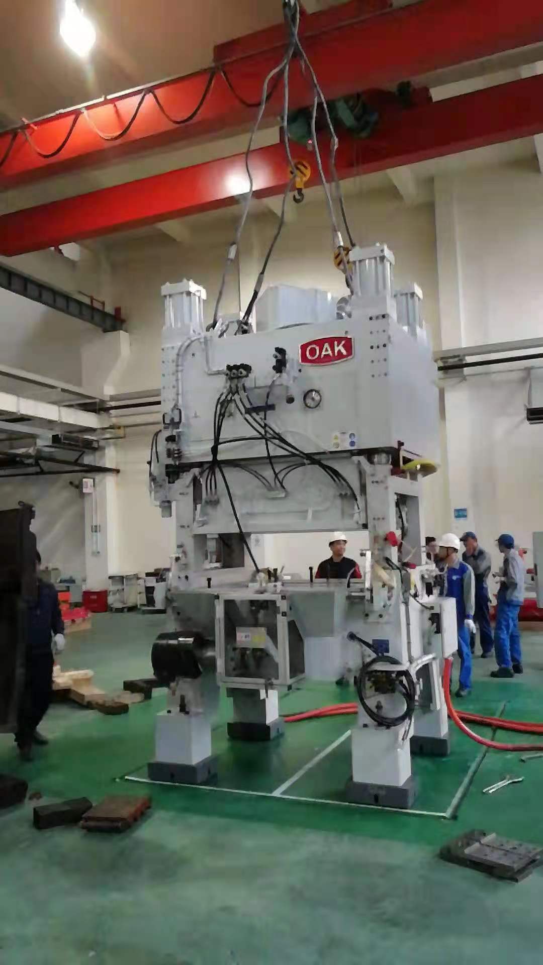 高速沖床卸車吊裝就位工程 高速沖床卸車吊裝就位工程