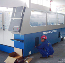 鐳射機搬運安裝就位