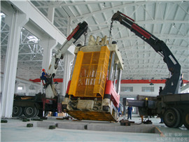 大型油壓機車間內吊裝落坑